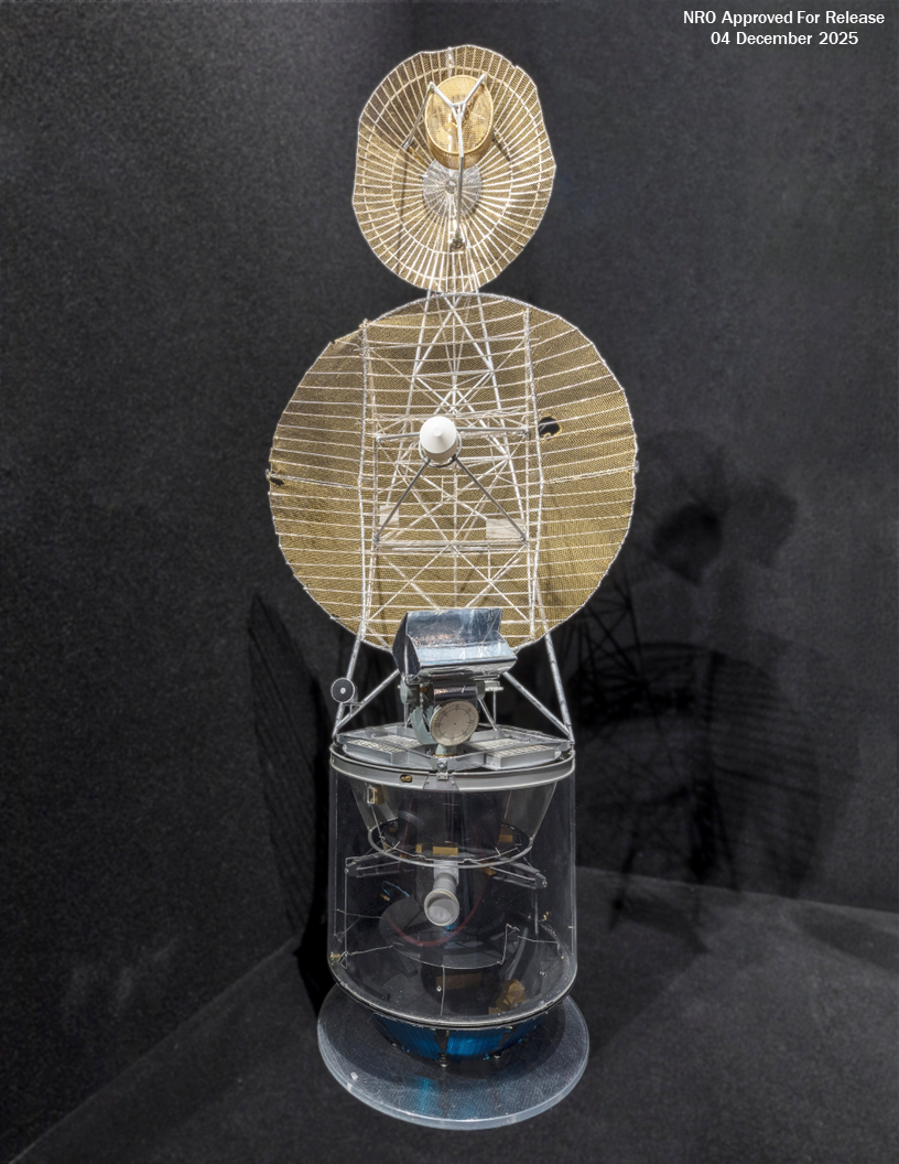 希少　大型本　From Semaphore to Satellite Earth photobombs a satellite deploying its giant reflector photo
